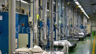 <strong>纺织工业</strong>用现代机械的工厂大厅
